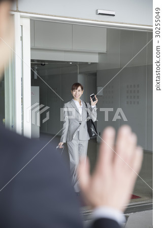 一個商人在機場見面(終端) 一個商人在機場見面(終端) 30255049