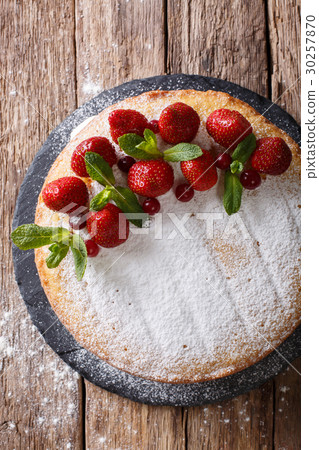 Victoria sandwich cake decorated with strawberries Victoria sandwich cake decorated with strawberries 30257870