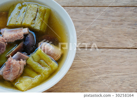 Bitter melon soup with pork ribs 30258164