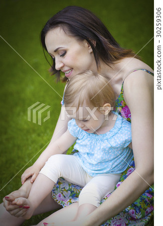Beautiful young mother with daughter outdoor 30259306
