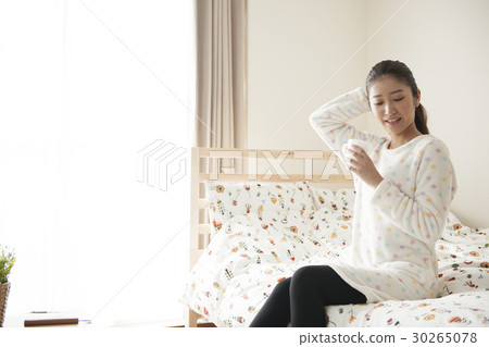 Young lady's single life Young lady's single life 30265078