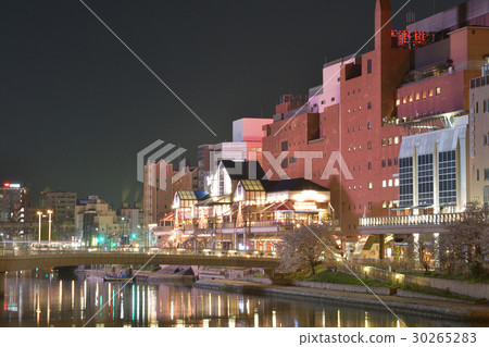福岡縣北九州市(小倉市中心的夜櫻花) 福岡縣北九州市(小倉市中心的夜櫻花) 30265283