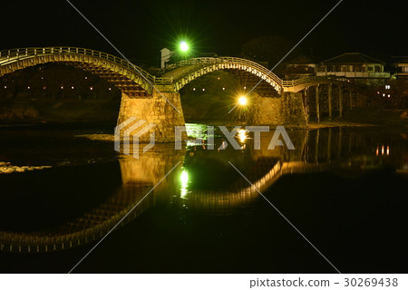 Kintai橋樑夜視圖在山口肯 30269438