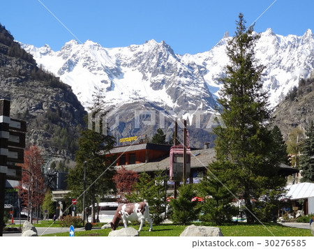 Courmayeur middle of the street 30276585