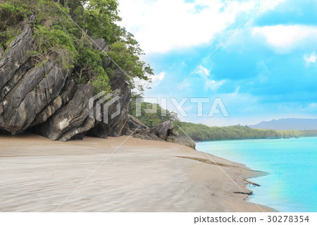 Beachside mountains 30278354