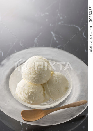 牛奶冰淇淋 30280874