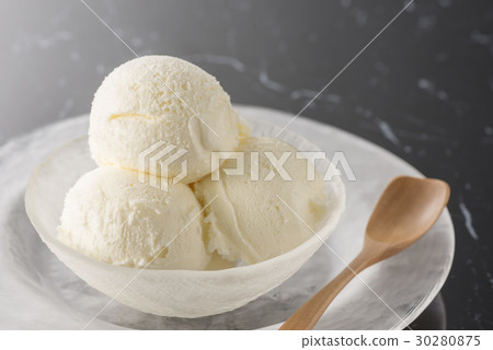 牛奶冰淇淋 30280875