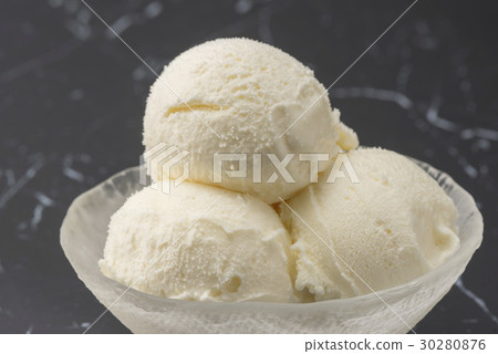 牛奶冰淇淋 30280876