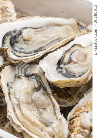 Raw oysters Raw oysters 30280912