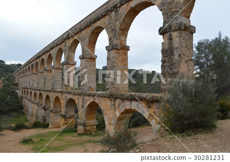 塔拉戈納的Rasfarelas Aqueduct 塔拉戈納的Rasfarelas Aqueduct 30281231