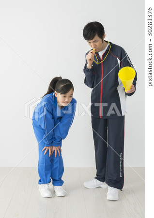 斯巴達老師指導學生參加俱樂部活動 30281376