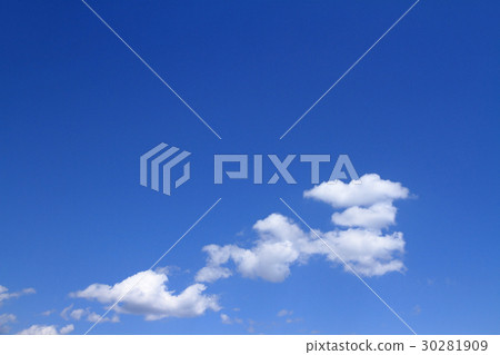 清爽的初夏天空 30281909