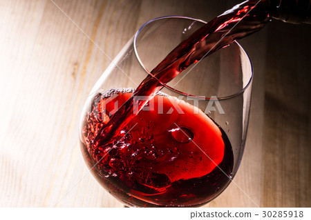 倒紅酒 倒紅酒 30285918