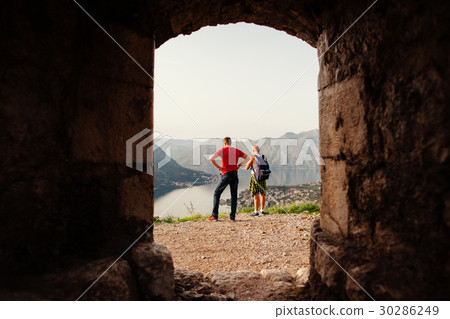 backpacker men travel mountains 30286249