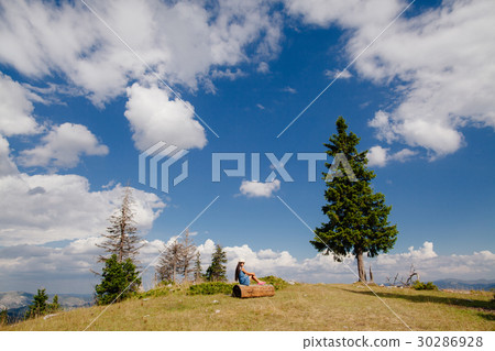 woman travel and relax in countryside 30286928
