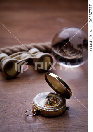 Golden Compass, navigation equipment 30287737