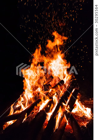 Campfire with flying sparks 30295564