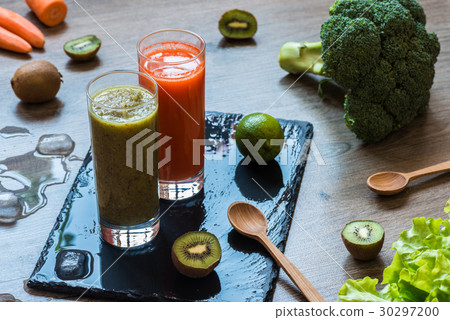 Detox diet. Healthy eating. Kiwi and carrot fresh 30297200