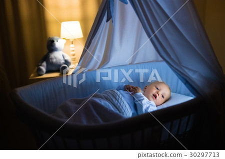 Baby boy drinking milk in bed Baby boy drinking milk in bed 30297713