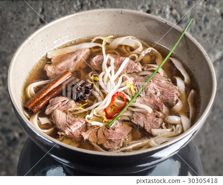 Pho bo noodle soup Pho bo noodle soup 30305418