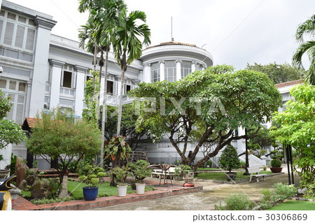 Ho Chi Minh City museum courtyard (Vietnam) 30306869