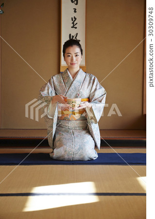享受茶道的婦女 30309748