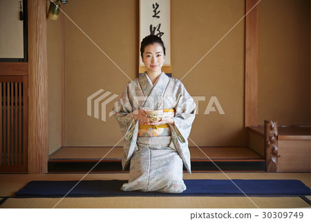 享受茶道的婦女 30309749