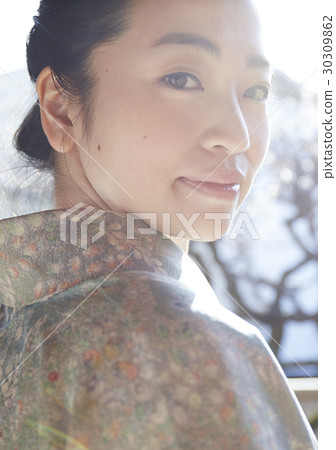 享受茶道的婦女 享受茶道的婦女 30309862