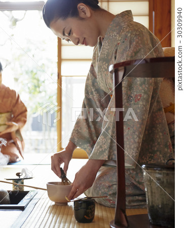 一個女人學習茶道 30309940