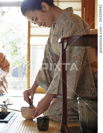 一個女人學習茶道 一個女人學習茶道 30309942