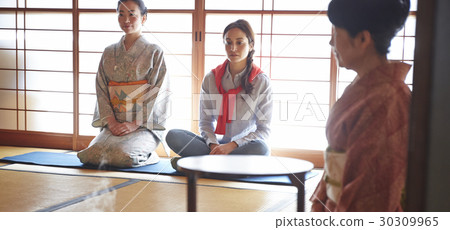 外國遊客參觀茶道 30309965