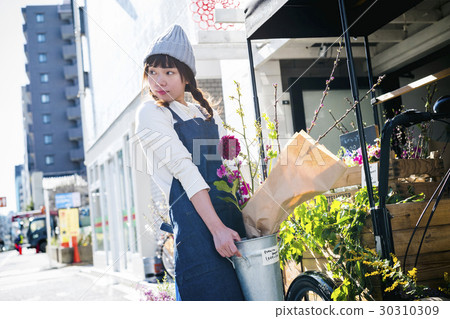 Female clerk in a flower shop 30310309
