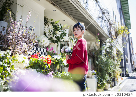 採摘花的婦女 採摘花的婦女 30310424