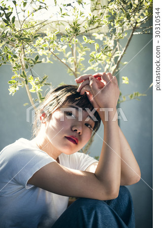 植物女性肖像無辜 植物女性肖像無辜 30310544