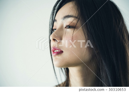 悲傷的女性肖像 30310653