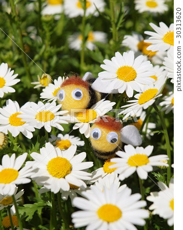 瑪格麗特和蜜蜂的吉祥物2垂直 30313620