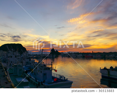 Dusk of Utorro Harbor 30313883