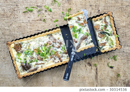 Mushroom Mozzarella Tart 30314536