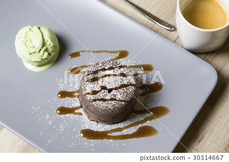 Chocolate fondant lava cake with caramel topping 30314667