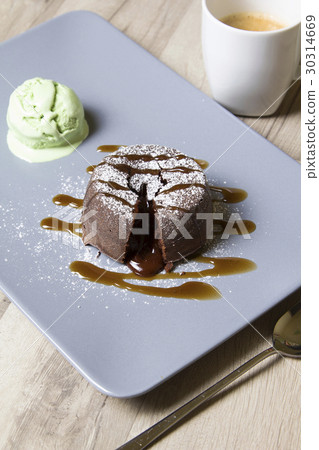 Chocolate fondant lava cake with caramel topping 30314669