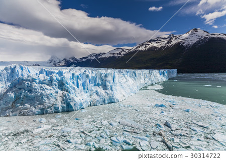 Picturesque mountain landscape with Perito Moreno Picturesque mountain landscape with Perito Moreno 30314722