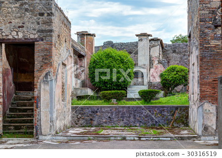 Ruins of a house in Pompeii, Italy Ruins of a house in Pompeii, Italy 30316519