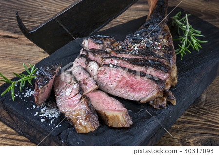 Barbecue Wagyu Tomahawk Steak 30317093