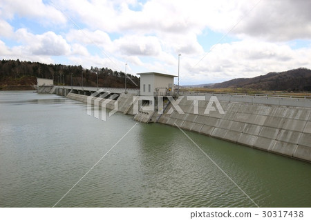 Take the cut-off body of Abu Dham. 30317438