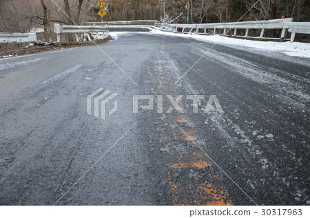 Road winter 30317963