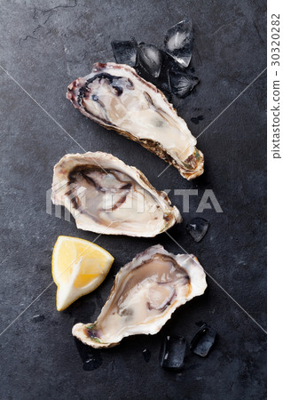 Oysters and lemon 30320282