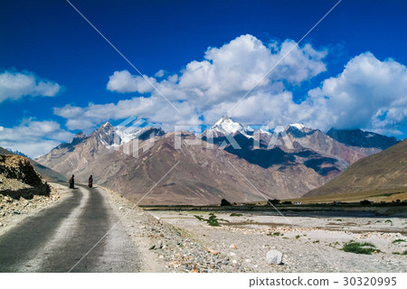 Road in Zanskar Valley in india 30320995