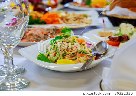 Served for banquet table Wine glasses with napkins Served for banquet table Wine glasses with napkins 30321339