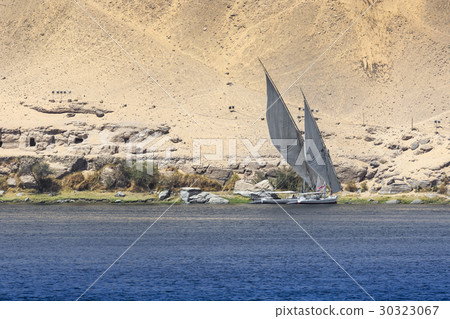 Felucca (river boat) on the Nile, with the Sahara 30323067