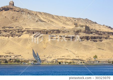Felucca (river boat) on the Nile, with the Sahara 30323070